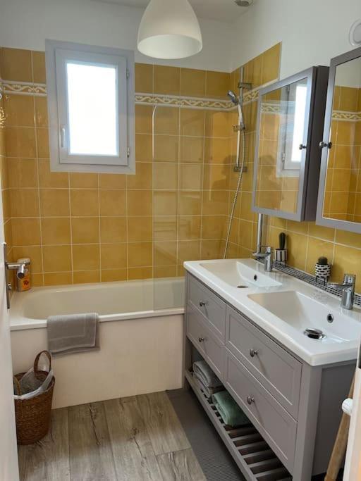Holiday home Maison A Les Zazouilles *